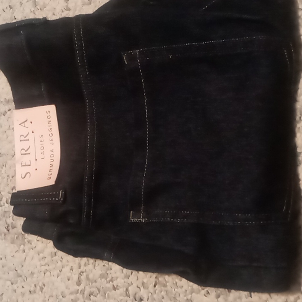Bermuda Jeggings Shorts by Serra